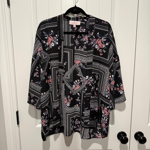 Laurie Felt Black Floral Kimono Blouse - Picture 2 of 6